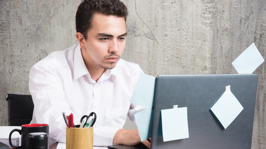 فريلانسر يبدأ العمل عبر الإنترنت